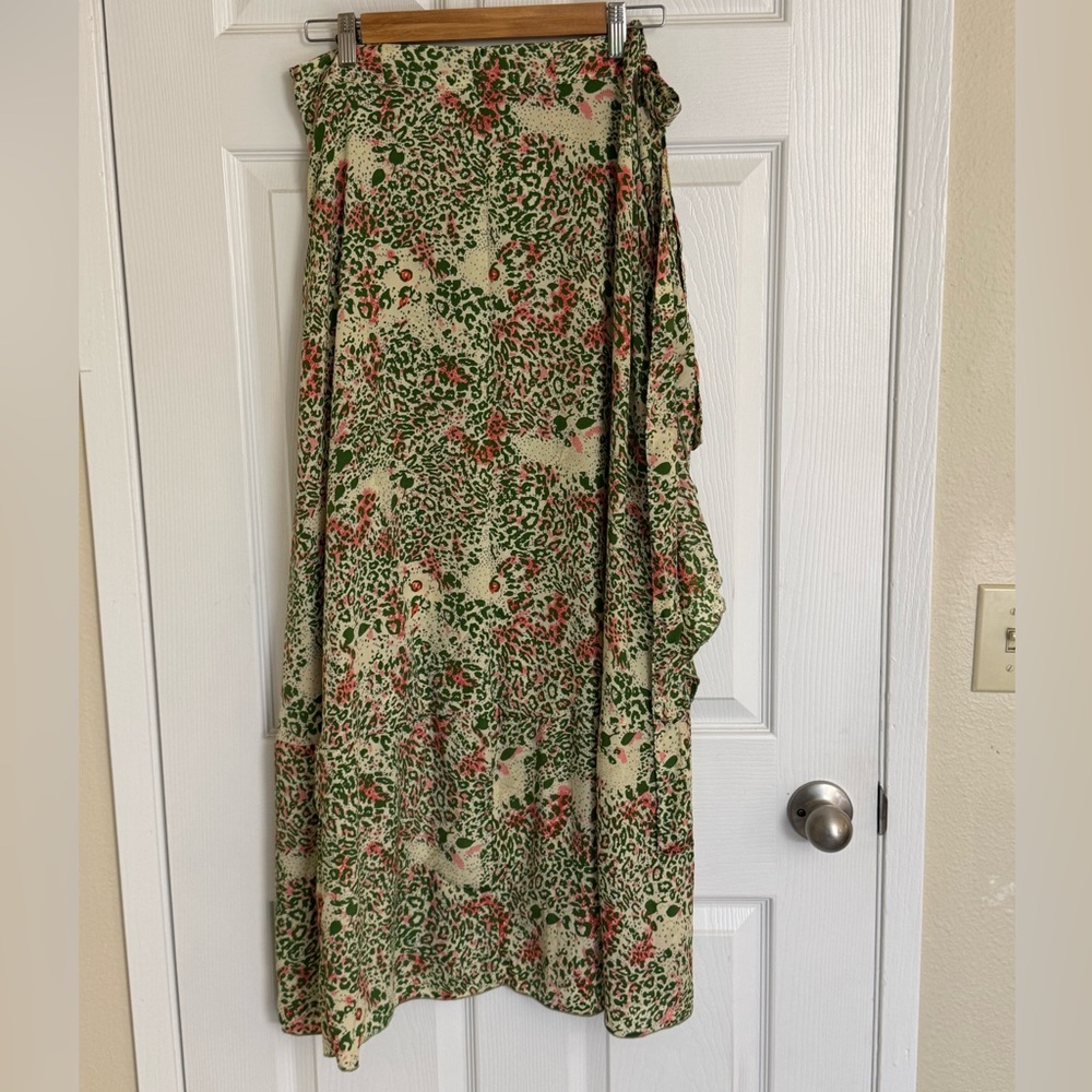 Green and pink Leopard print Wrap Maxi skirt, medium women’s